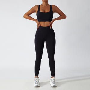 Ensemble 2 pièces sexy tricoté pour femme : Leggings moulants et short de fitness, haut court sans manches, idéal pour l'été et les sorties décontractées. - Product Image 4