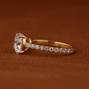 Anillo de Compromiso con Diamante Cultivado en Laboratorio de Corte Redondo de 2.50 Quilates para Mujer, Oro Amarillo de 14K/18K, Anillo de Boda Solitario con Pavé - Product Image 3