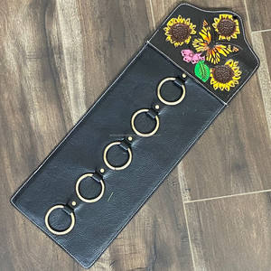 Organizador de Bufandas de Cuero Repujado Artesanal con Diseño de Mariposa, Soporte Colgante de 5 Anillos para Bufandas, Accesorio de Armario Estilo Western - Product Image 5