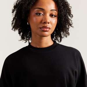 Sudadera de moda de algodón oversize para mujer con cuello redondo, hombros caídos, manga larga y logo bordado personalizado al por mayor - Product Image 6