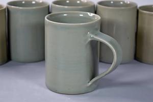 Taza de Café de Cerámica Artística con Esmalte de Ceniza en Capas, Forma Ancha, Asa Fácil de Agarrar, Retención de Calor, para una Mesa Moderna - Product Image 6