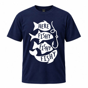 Camiseta de pesca Here Fishy Fishy, azul marino, unisex, diseño frontal estampado, ropa informal para adultos - Product Image 2
