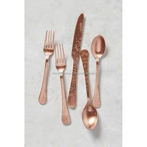 Juego de Cubiertos en Oro Rosa con Diseño Floral Grabado, Estilo Único, Perfecto para Aniversarios, Fiestas de Compromiso y Uso en Mesa - Product Image 1