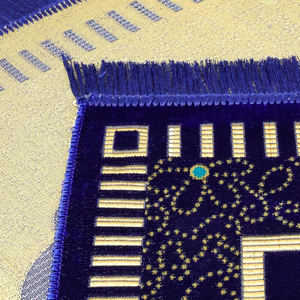 Alfombra de Oración Ligera Hecha a Máquina para Hombres y Mujeres Musulmanes, Antideslizante, Nuevo Diseño, Colores Personalizados para Viajes y Uso en el Hogar - Product Image 3