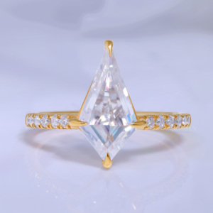 Anillo de compromiso de moissanita con corte cometa, engaste de oro de 10K con banda de diamantes, joyería clásica para mujer - Product Image 1