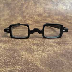 Gafas con Montura de Cuerno Redonda, Color Negro, Estilo Artesanal, Hechas a Mano, Diseño Ajustable, Material Ecológico, Arte Animal Moderno, Coleccionable - Product Image 1