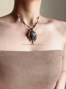 Collar bordado audaz y elegante con cuentas de vidrio Ideal para reuniones formales, ceremonias y regalos - Product Image 6