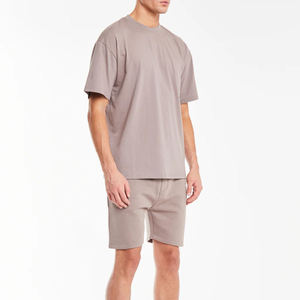 Conjunto de camiseta y pantalones cortos beige para hombre, conjunto informal de verano de corte ajustado, conjunto ligero y transpirable de algodón y poliéster - Product Image 3