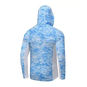 Chemise de pêche à manches longues à capuche pour homme, imprimé nuages bleus, anti-humidité, protection UV, coupe ajustée, pull d'été pour activités de plein air - Product Image 2