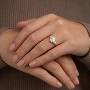 Anillo de Oro de 18K con Diamantes Cultivados en Laboratorio, Corte Oval y Marquise, Certificado IGI, Personalizable para Novia - Product Image 2