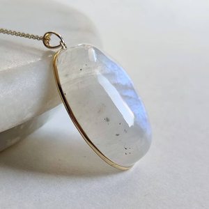 Natural <b>Rainbow</b> Moonstone Oval Shape Gold Pendant 29x39mm Fine Gemstone Necklace Pendant For Women Elegant Jewelry Making Bulk - Product Image 2
