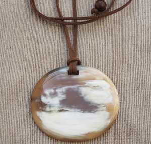 Collar con Colgante de Cristal Hecho a Mano con Tema de Amor, para Mujeres y Niñas, Joyería de Moda en Oferta a Precio Económico - Product Image 3