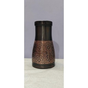 Carafe en cuivre gravée, magnifiquement conçue, favorisant les bienfaits ayurvédiques pour la santé, fabriquée par KHOOSI OVERSEAS. - Product Image 5