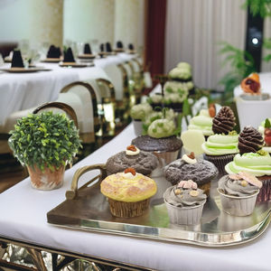 Plateau de service en bois élégant de haute qualité avec poignée en métal doré pour salle à manger cuisine et accessoire de vaisselle forme Rectangle - Product Image 5