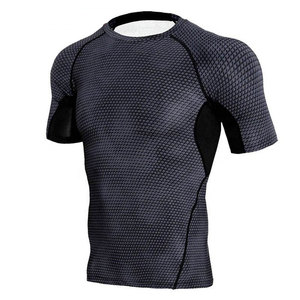 T-shirt de compression pour homme à manches courtes avec logo personnalisé, séchage rapide, respirant, léger, pour la course à pied et l'entraînement - Product Image 1