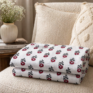 Tela de Algodón Estampada con Diseño Floral Rojo Premium sobre Base Blanca para Ropa Étnica y Prendas de Boutique para Mujer - Product Image 3
