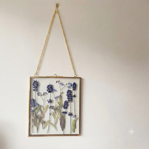 Cadre photo flottant décoratif en métal et verre, finition laiton doré, pour fleurs pressées, décoration murale minimaliste. - Product Image 1