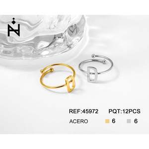 Bague en acier inoxydable Angelina avec lettre D, ouverte et réglable, bijoux tendance pour femmes et hommes - Product Image 3