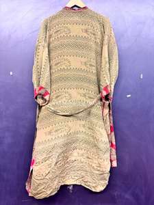 Kimono de Lujo de Seda Crepé para Mujer |   Envoltura de seda suave con cuello en V y cintura elástica con estampado floral hecho a mano |   Ropa de Playa Primavera/Verano - Product Image 5