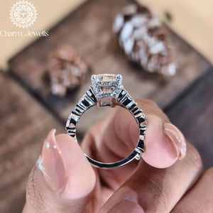 Bague de fiançailles en moissanite taille coussin plaqué or et argent Charm Jewells, sertie de griffes, certifiée IGI, style fleur classique vintage - Product Image 4