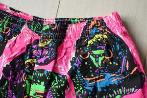 กางเกงขาสั้นชายแห้งเร็วสำหรับเล่นเซิร์ฟ - สีและโลโก้ปรับแต่งได้ สไตล์ไฮสตรีท ใส่สบาย เหมาะสำหรับเล่นเซิร์ฟ ชายหาด และสวมใส่ลำลอง - Product Image 2