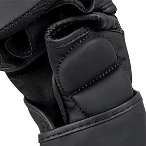 Gants de MMA personnalisés de haute qualité avec logo, en cuir imperméable, fermeture auto-agrippante, unisexes, confortables pour l'entraînement en salle de sport - Product Image 2