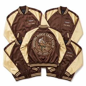 Blouson Bomber en Satin en Gros avec Fermeture Éclair, Manches Raglan, Gris Crème, Broderie Graphique Cooperage Guild au Dos, Style Baseball - Product Image 4
