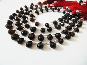 ลูกปัดพลอยโกเมนธรรมชาติจากโมซัมบิก รูปทรงหยดน้ำ ขนาด 8 นิ้ว - Product Image 4