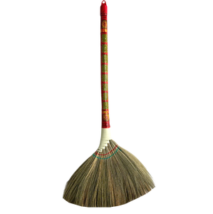 Escoba de hierba natural con mango de madera, ecológica, clásica, para uso en exteriores, con cerdas suaves y fáciles de limpiar - Product Image 3