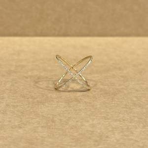 Bague élégante en or jaune 18 carats avec diamant rond naturel 0,22 carat et pierres latérales, bijoux fins classiques pour femme, mariage, fiançailles, fête - Product Image 1