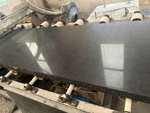 Dalles et plaques de granit noir poli haut de gamme en pierre naturelle pour revêtements de sol, escaliers, revêtements muraux et comptoirs - Product Image 4