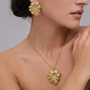 Ensemble de bijoux Ocean pour femmes, en acier inoxydable 304 résistant à l'eau et inaltérable, avec placage électrolytique en or véritable 18 carats - Product Image 1
