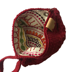 Venta al por mayor de hilo de tejer hecho a mano de poliéster grueso único Color rojo bolso de ganchillo pequeños bolsos de punto Mujer - Product Image 5