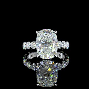 Anillo de Compromiso de Diamantes de Corte Cojín de 5 Quilates con Certificado IGI de Lujo, Platino, Oro Blanco, Banda de Eternidad con Garras Compartidas, Anillo de Boda - Product Image 1