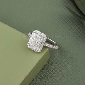 Bague élégante en diamant taille radiant avec halo, diamant de laboratoire certifié IGI et clarté VVS, bijoux pour femme à vendre, export. - Product Image 3