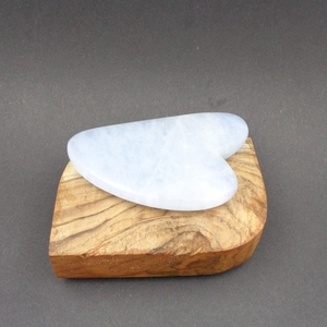 Chakralume - Herramienta de Masaje Facial Gua Sha de Calcita Azul Natural en Forma de Corazón, Cristal Curativo Pulido a Mano para Spa, Cuidado de la Piel y Reiki - Product Image 5