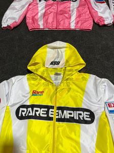 Chaqueta Cortavientos Unisex Personalizada de Doble Capa con Capucha, de Nailon Impermeable y Resistente al Viento, con Diseño Bordado - Product Image 6