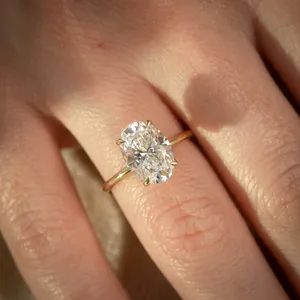 Bague de fiançailles solitaire à taille ovale en or 14 carats, motif feuille de papillon, bague de mariage de luxe pour femme - Product Image 1