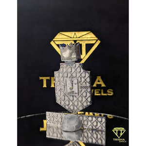 Colgante Exclusivo con Diseño de Corona y Escudo, Joyería Hip Hop con Diamantes VVS Cultivados en Laboratorio y Plata de Ley 925 por Trisha Jewels - Product Image 6