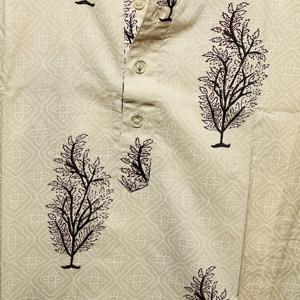 Kurta Corta de Manga Larga Beige 100% Algodón para Hombre, Máxima Comodidad |   Estampado Floral Hecho a Mano con Bloques, Estilo Artesanal Clásico - Product Image 4