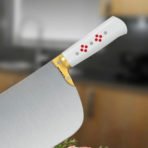 Cuchillo de Carnicero Profesional PK-D-WP de Alta Resistencia, Hoja Ancha Plateada, Mango Blanco, Diseño de Punto Rojo, Empuñadura Dorada - Product Image 6