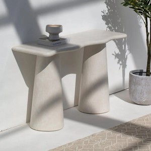 Mesa de Consola con Superficie de Microconcreto Moteado Vandana Lunaris Sierra, Diseño Moderno y Minimalista - Product Image 1