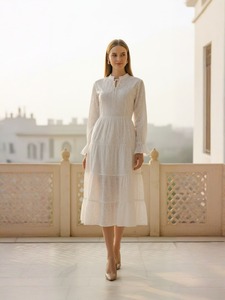 Robe midi blanche à manches longues, col noué, broderie, coton, tenue quotidienne modeste pour femme, couleur unie, ourlet évasé, printemps - Product Image 1