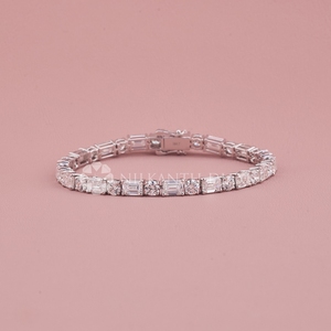 Brazalete de Diamantes con Diseño Elegante, Corte Redondo y Esmeralda, Diamantes Creados en Laboratorio con Claridad VVS para Mujer - Product Image 1