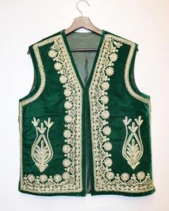 Chaleco Tradicional Afgano para Hombre, de Terciopelo Negro, con Bordado Pesado con Espejos y Detalles de Monedas Colgantes, Estilo Tribal Kuchi Étnico - Product Image 4