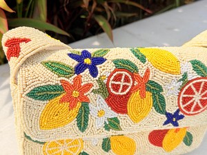 Bolso de Mano de Perlas Hecho a Mano de Lujo para Mujer, Diseño Floral Cítrico, Artesanía Premium, Elegante Regalo para Fiestas Nocturnas - Product Image 2