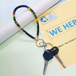 WE HERE EXPORTS Porte-clés de poignet tendance pour femme, fait main, avec perles de rocaille, pierres imitation perle et éléments à insérer pour ongles, May - Product Image 2