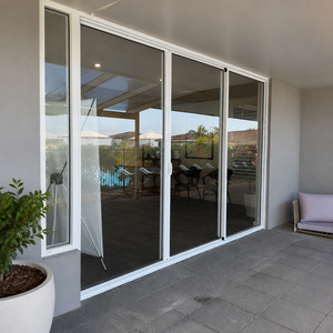 Portes patio coulissantes Holcom, double vitrage, aluminium, noires, robustes, conformes aux normes australiennes. - Product Image 1
