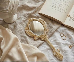 Miroir à main en résine écologique, design personnalisé, finition lisse et brillante pour un usage quotidien, maquillage, décoration, cadeaux pour la Saint-Valentin, Pâques - Product Image 2