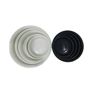 Plato redondo de plástico blanco y negro para maceta - Product Image 1